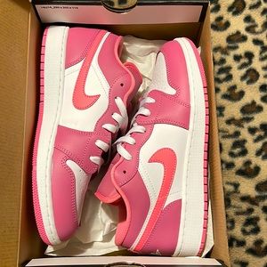 Air Jordan 1 Low (GS) size 7Y